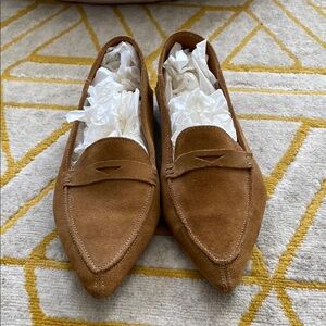 Zara Women’s Suede Pointed Loafers in Tan